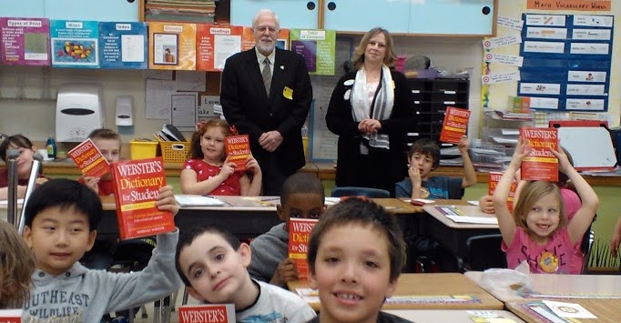 HPCSD_Dictionary_Donation_courtesy_photo ADJ_Hyde Park Rotary