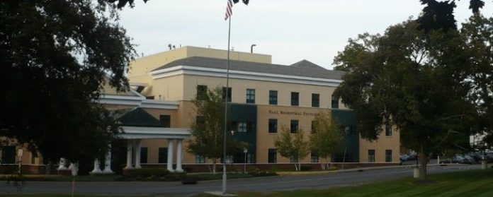 Rbk_NDH_front_lawn